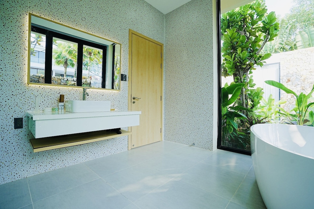 kiwuki beachfront villa