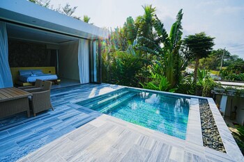 kiwuki beachfront villa