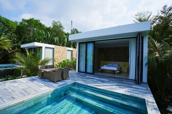 kiwuki beachfront villa