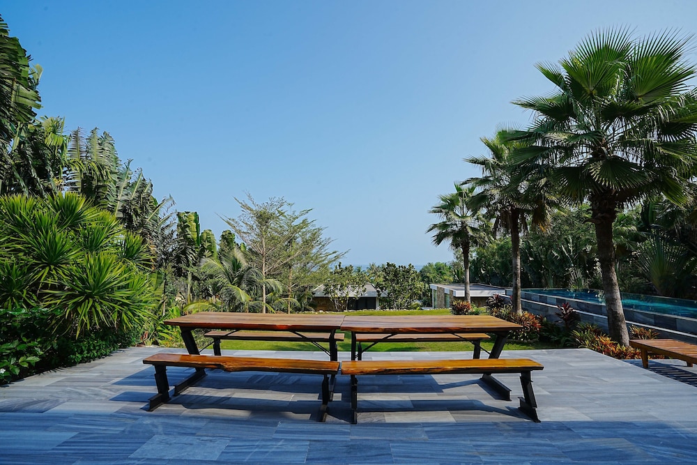 kiwuki beachfront villa