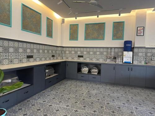 staybird divine suites business hotel