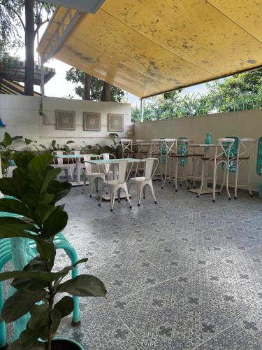 staybird divine suites business hotel