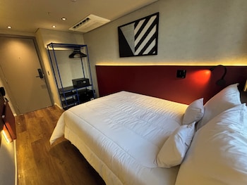 golden tower express nacoes unidas