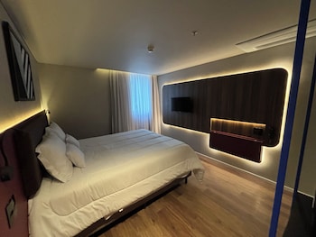 golden tower express nacoes unidas