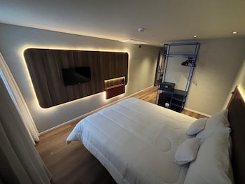 golden tower express nacoes unidas
