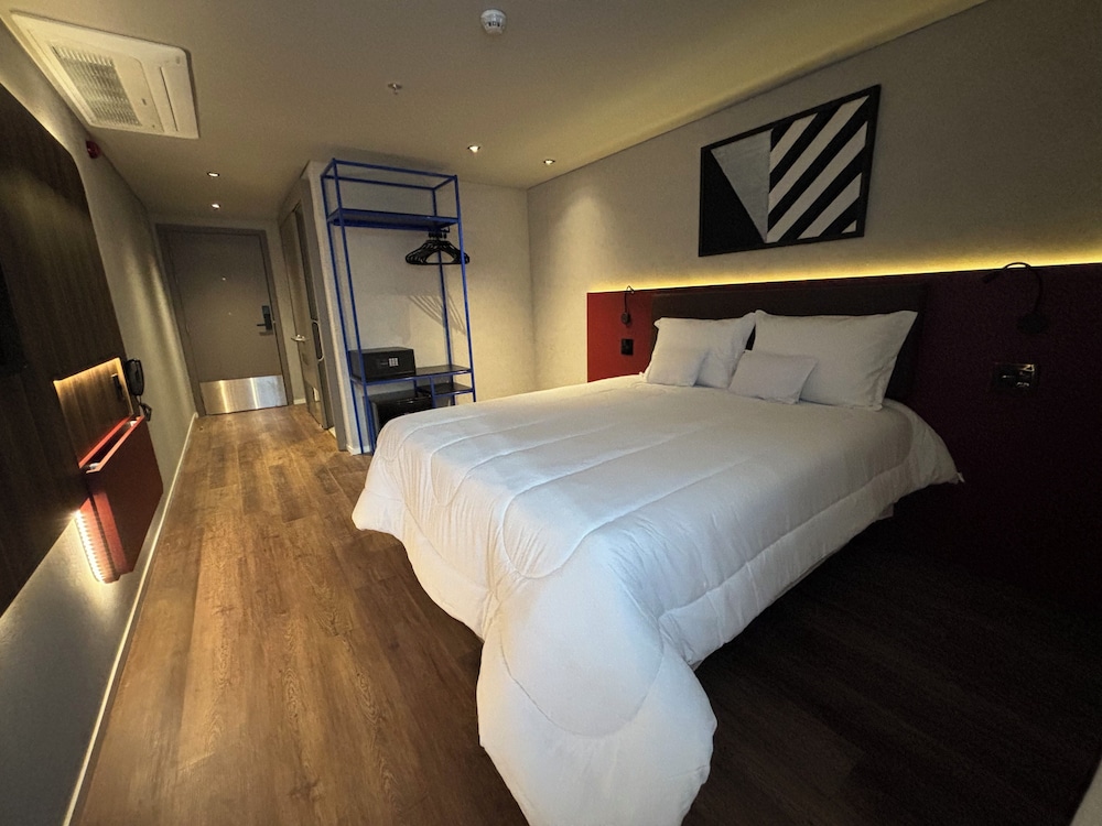 golden tower express nacoes unidas