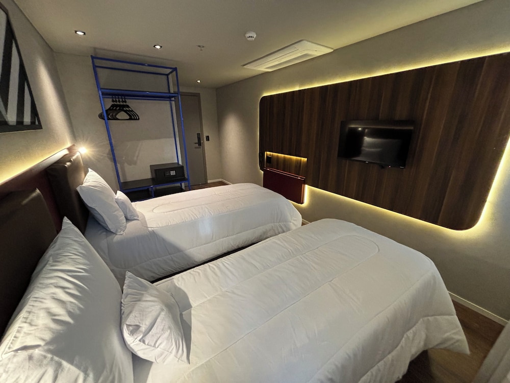 golden tower express nacoes unidas