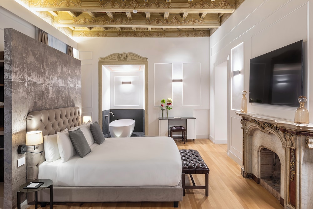 palazzo goldoni condotti collection