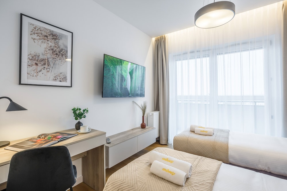 emihouse riverside apartments