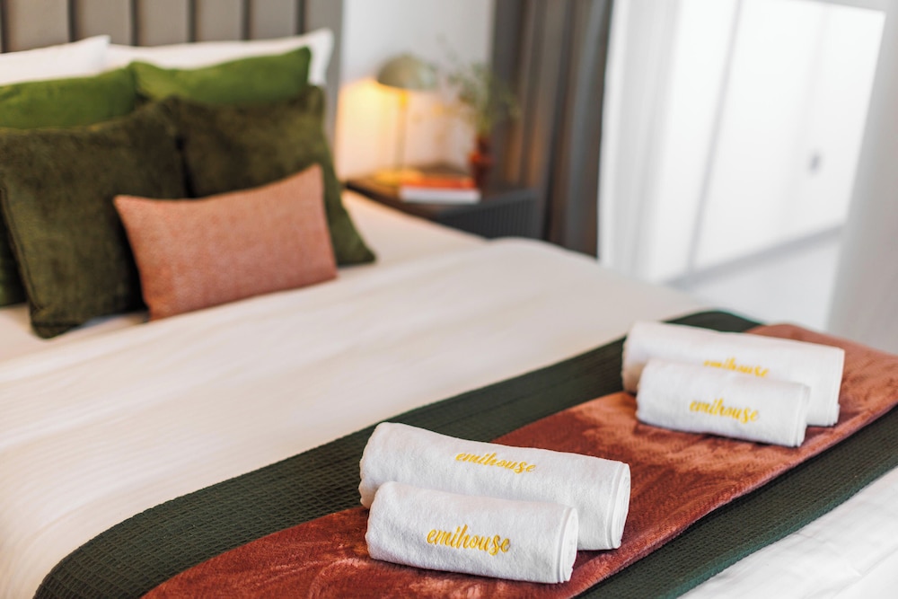 emihouse riverside apartments