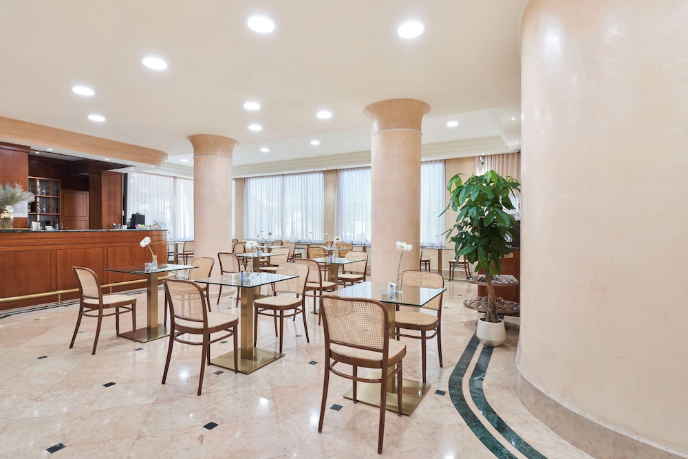 hotel cyrano