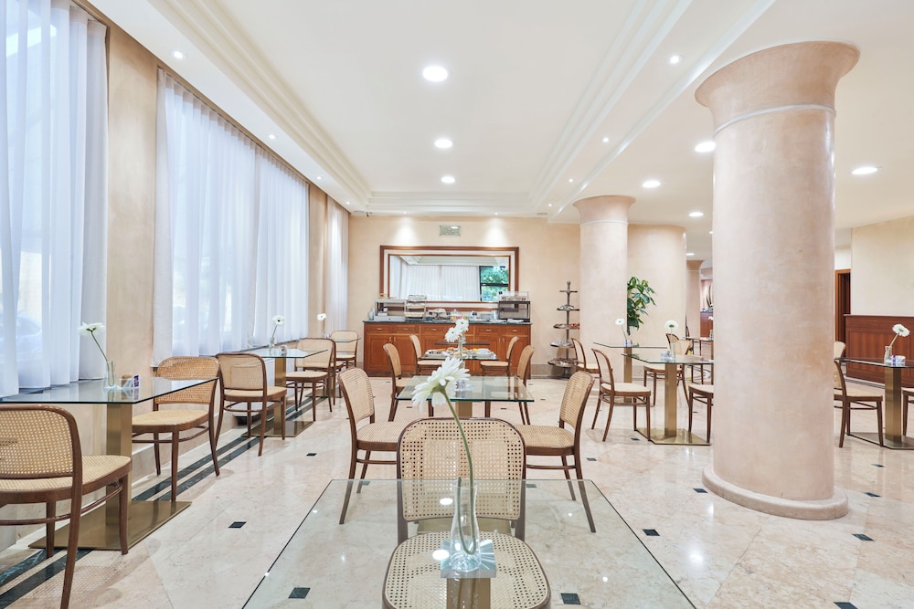 hotel cyrano