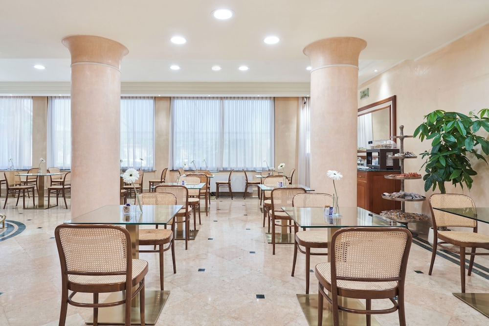 hotel cyrano