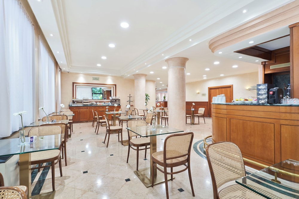 hotel cyrano