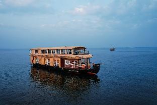 premium houseboat