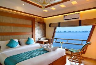 premium houseboat