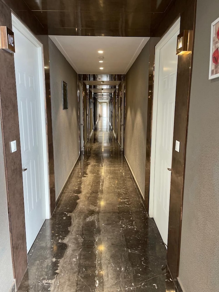 j p hotel and wedding square