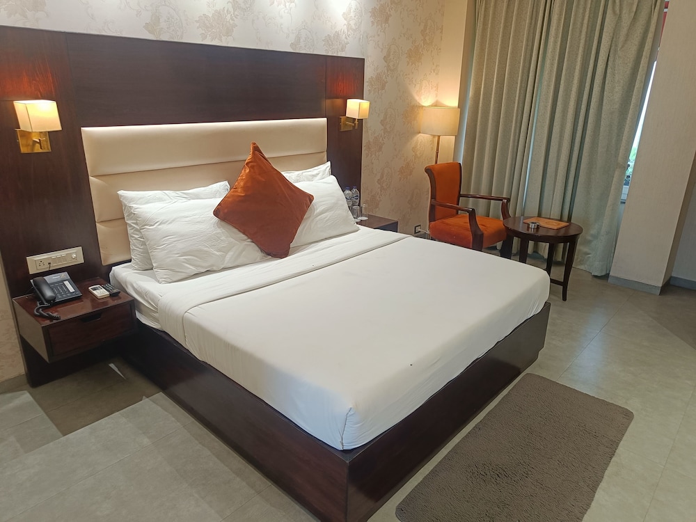 j p hotel and wedding square