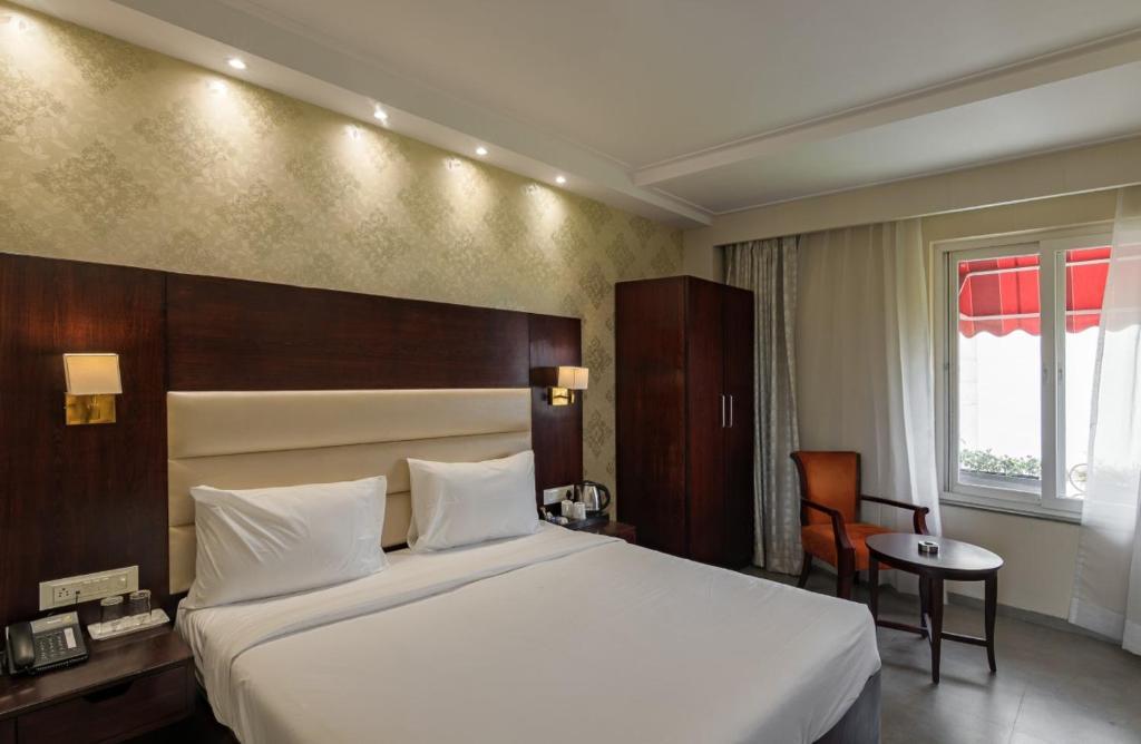 j p hotel and wedding square