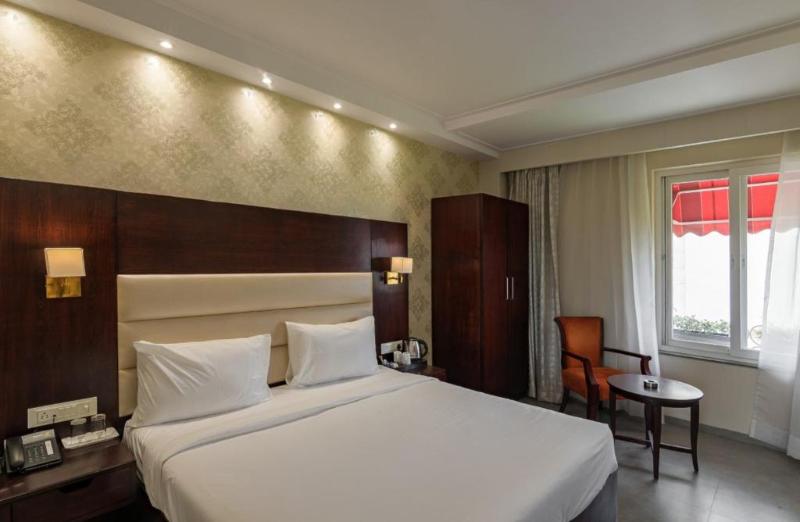 j p hotel and wedding square