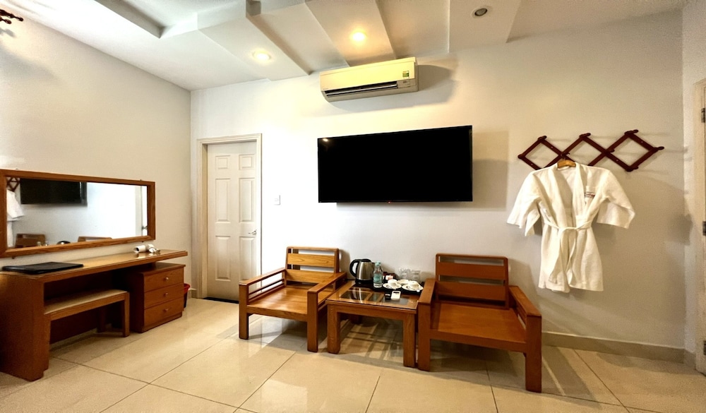 yen nam hotel nguyen trong tuyen