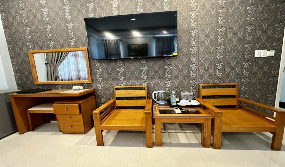 yen nam hotel nguyen trong tuyen