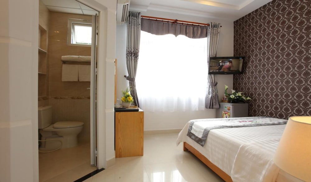 yen nam hotel nguyen trong tuyen