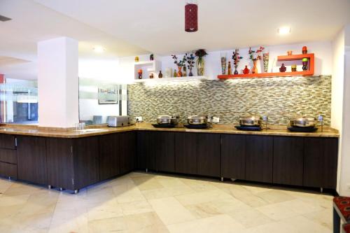 Click Hotel Yuvraj,,3 star