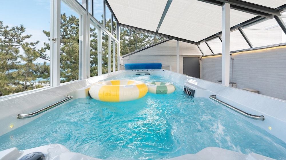 samcheok migaloo pool villa pension