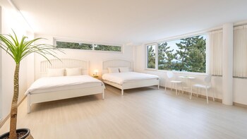 samcheok migaloo pool villa pension