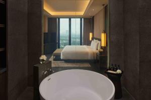 hotel tentrem jakarta