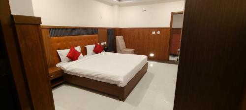 hotel grand orchid