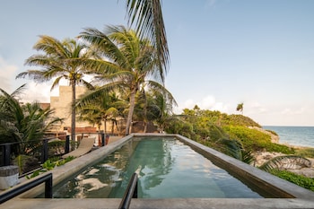 tropicalito villa on the beach