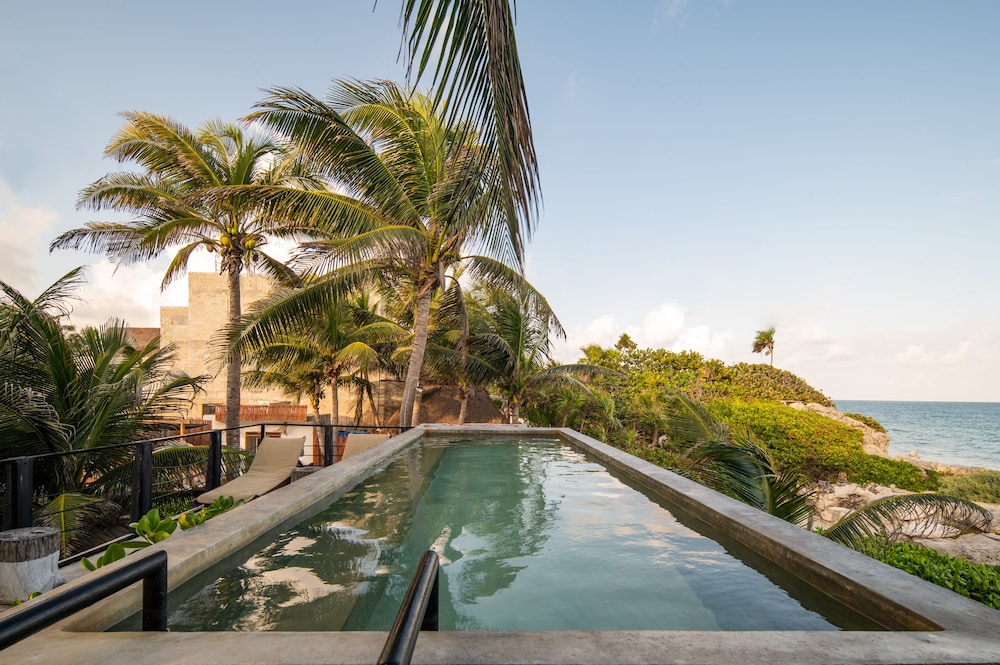 tropicalito villa on the beach