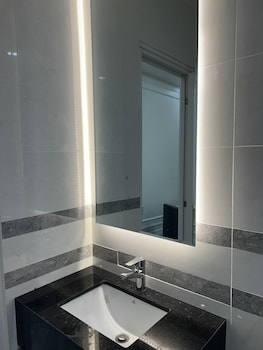 tan hanh hotel