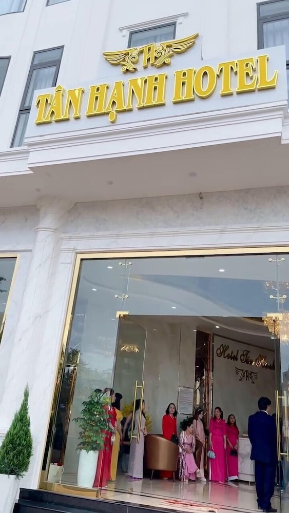 tan hanh hotel