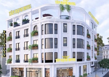 tan hanh hotel