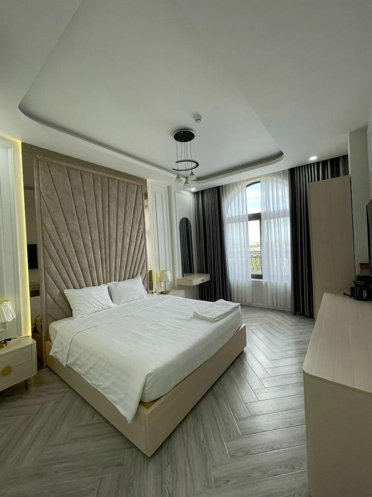tan hanh hotel