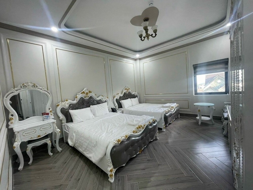 tan hanh hotel