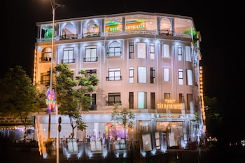 tan hanh hotel