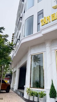 tan hanh hotel