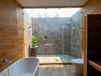 isan golf and adventure hotel