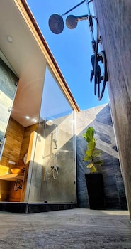 isan golf and adventure hotel