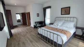 isan golf and adventure hotel