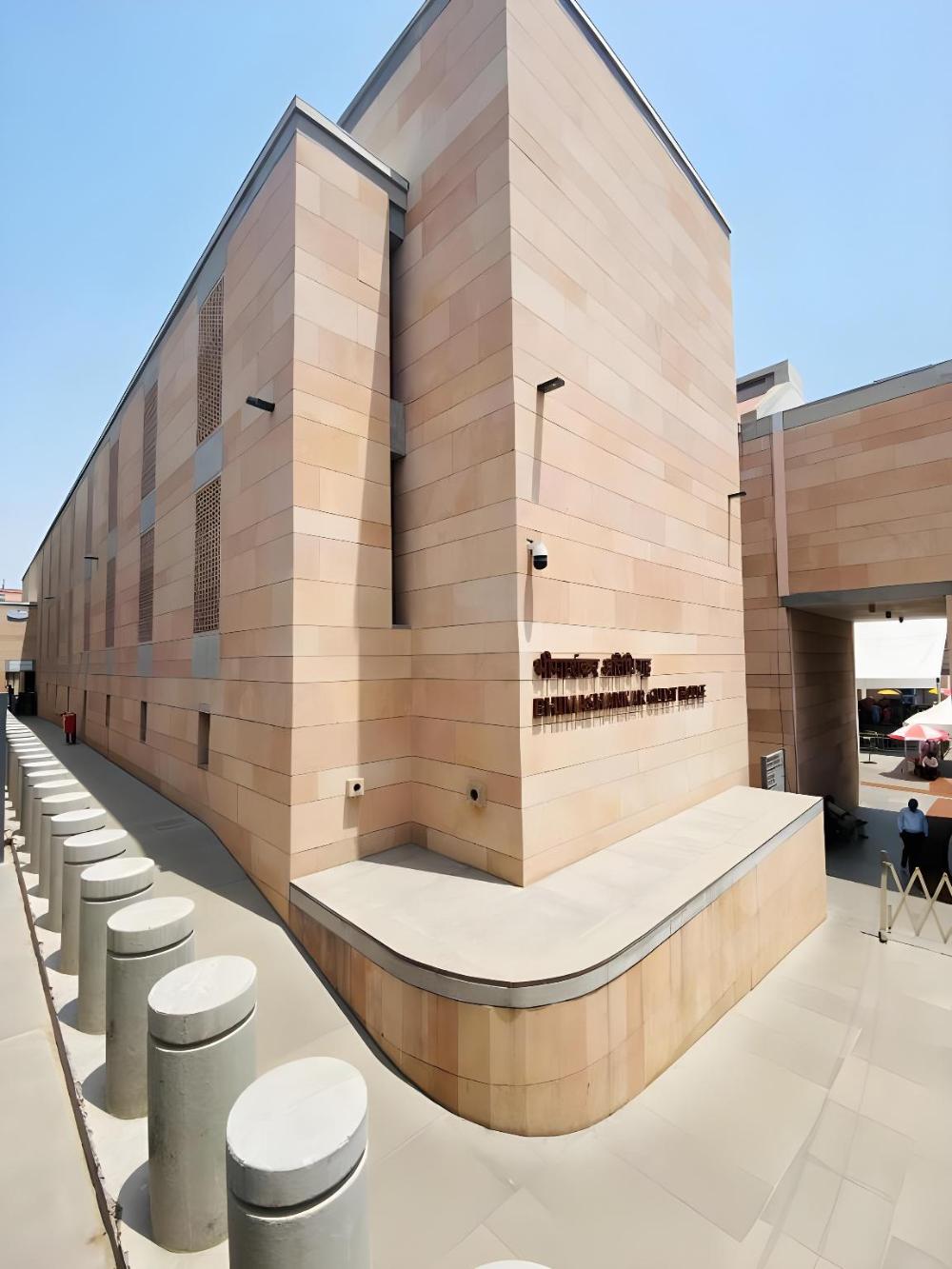 southern grand kashi inside kashi vishwanath temple corridor