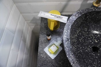 ketuk pintu by turu kene