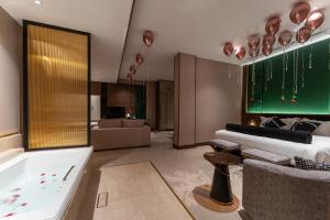 lilac park hotel