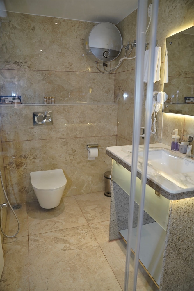 hotel essence grandeur