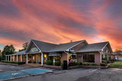 dannys hotel suites surestay collection by best western