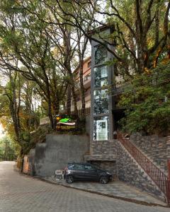 the pine retreat mall road dalhousie